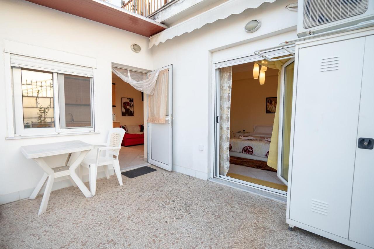 Attica Train Station 1 Bedroom 4 Pers Apartment Athen Exterior foto